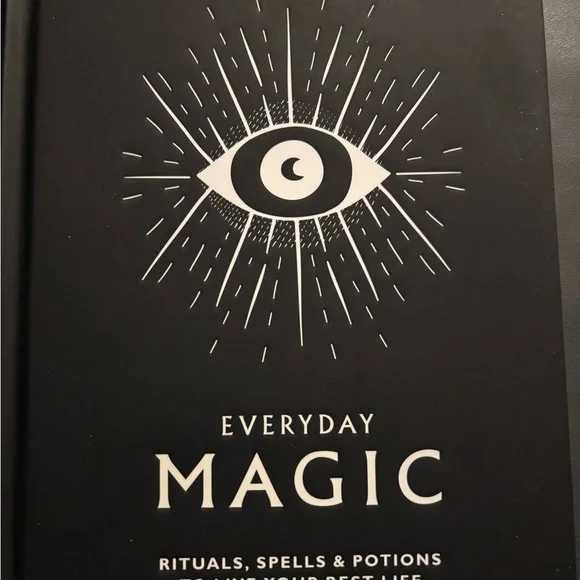 7 Book Bundle! - Picture 6 of 7